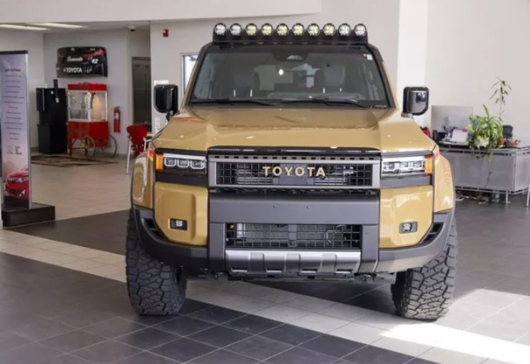 Chiêm ngưỡng Toyota Land Cruiser 2024 độ hầm hố: Giá 2,28 tỷ VNĐ